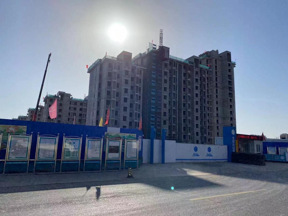 進(jìn)入施工現(xiàn)場大門